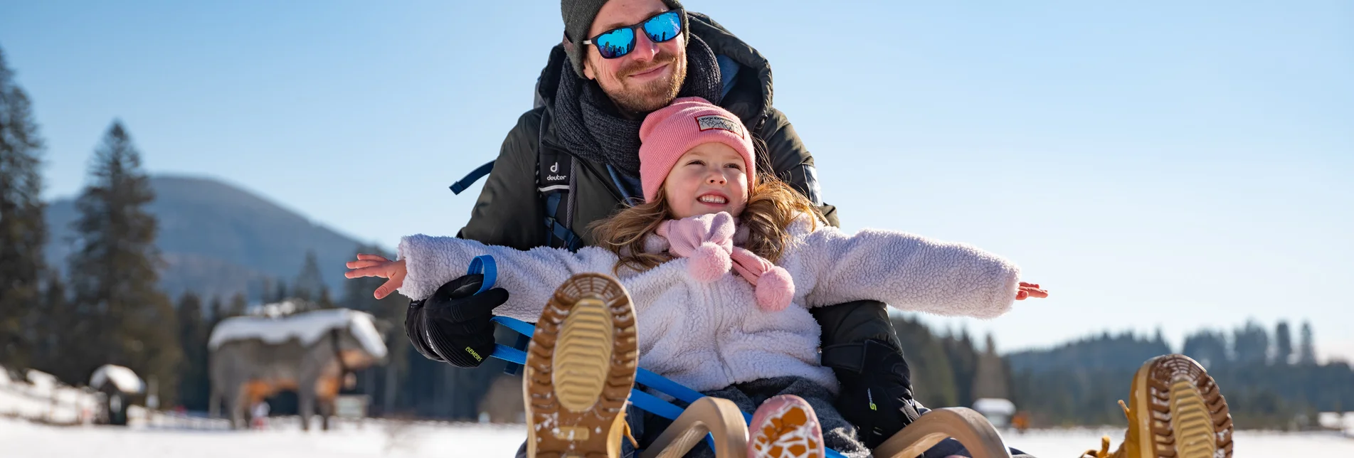 Father and daughter tobogganing | © Oststeiermark Tourismus | Bernhard Bergmann