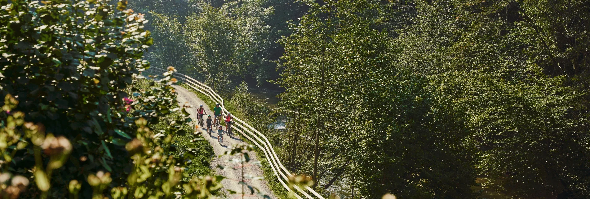 Familie beim Radfahren in der Stubenbergklamm | © Oststeiermark Tourismus | Lang-Bichl - RKP