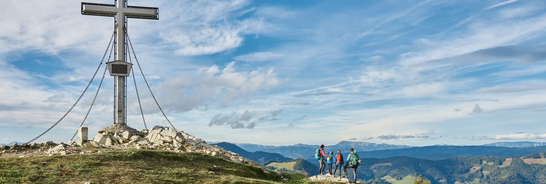 Hiking with the family to the summit cross on the Teichalm | ©  Oststeiermark Tourismus | Markus Lang-Bichl