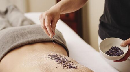 WILD-Kräuter Spa Massage | © Oststeiermark Tourismus | MICHAEL_KOENIGSHOFER
