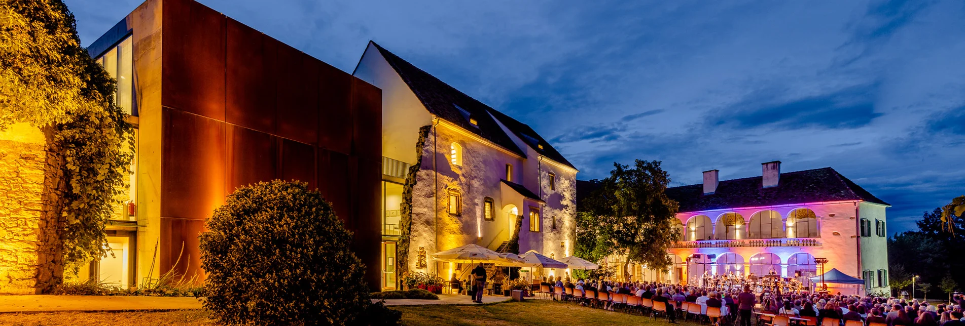 Beeindruckende Abendkulisse bei der Schlosshofserenade in Hartberg | ©  Oststeiermark Tourismus | Wolfgang Spekner