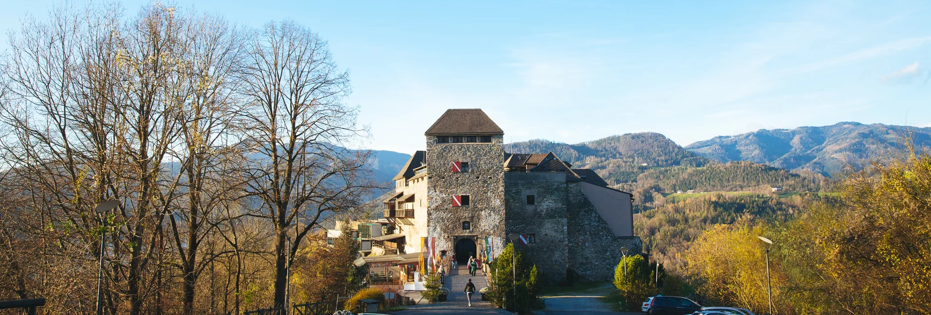 Aussenansicht und Eingangsbereich | © Burg Oberkapfenberg
