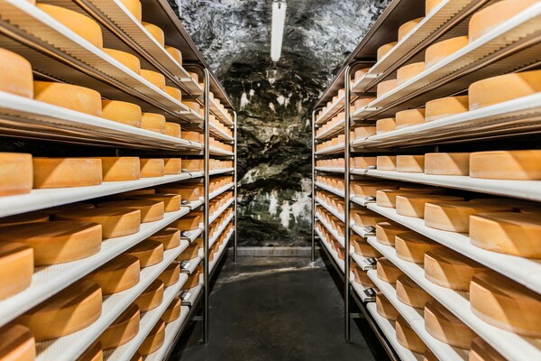 Mine Cheese_in the Mine_Eastern Styria | © Almenland Stollenkäse