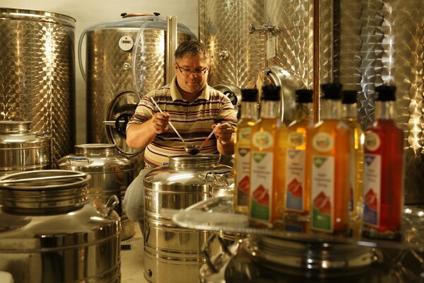 Vinegar Factory_Packaging_Eastern Styria | © Oswald/Schaffer