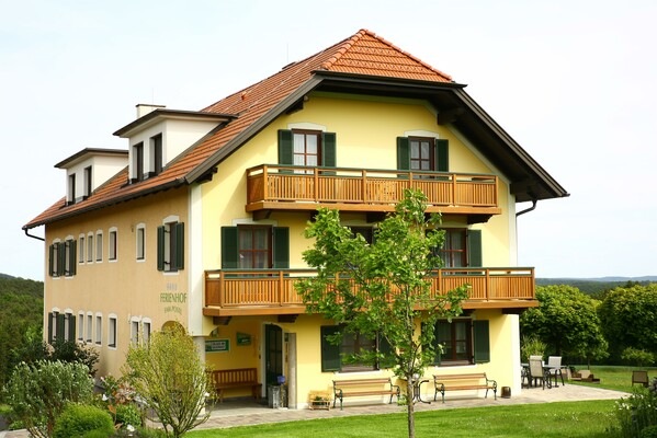Postl´s Hirschbirnhof_Exterior View_Eastern Styria | © Roman Hodits-Oppitz