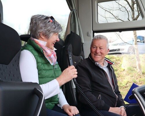 Tour guide on the bus | © Spirit of Regions