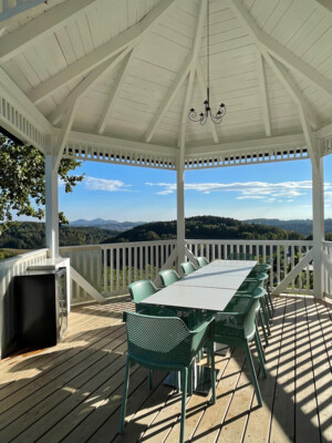 Cozy pavilion with a wonderful view | © Weingut Dietl