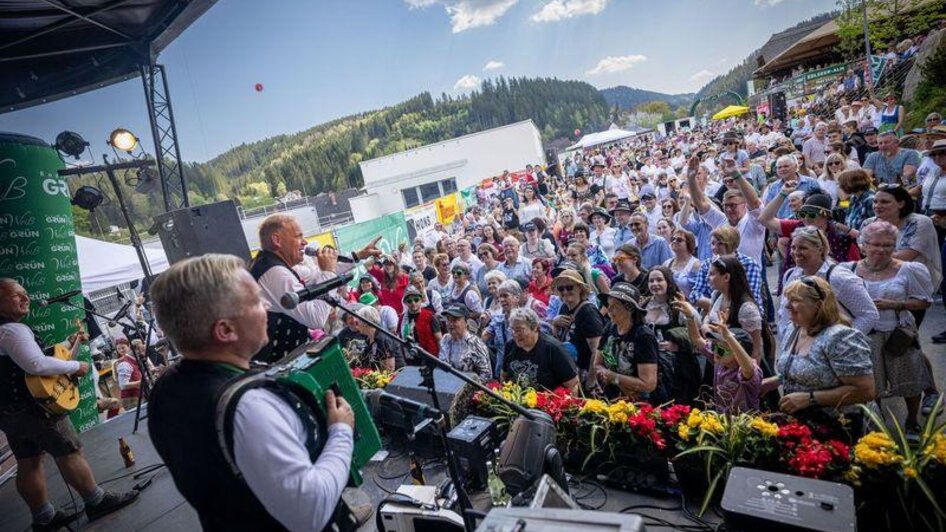 Edlseer Musikanten mit Puplikum1_Oststeiermark | © Edlseer Alm BePo