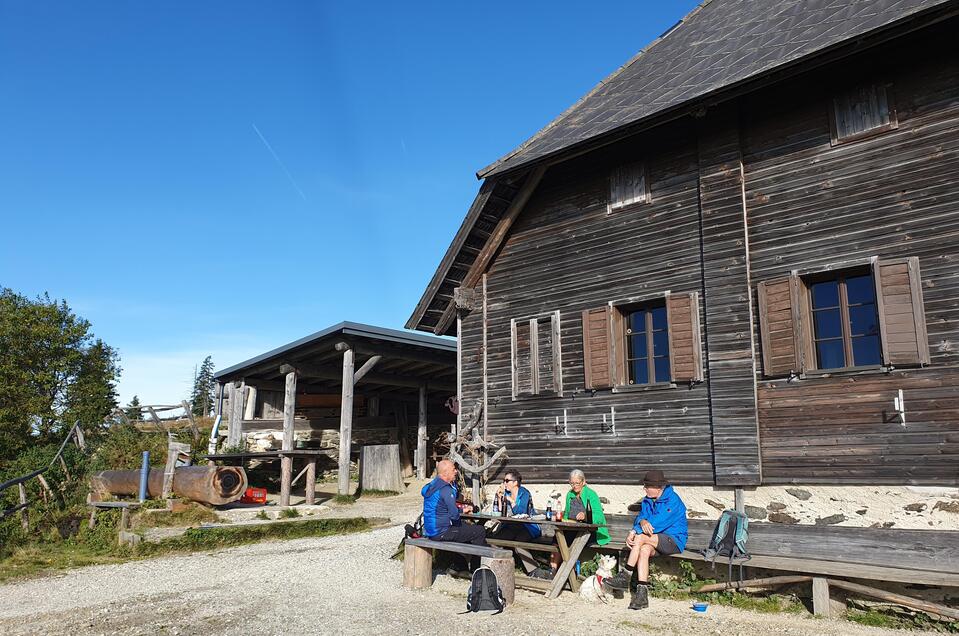 Wanderer auf der Vorauer Schwaig | © Oststeiermark Tourismus