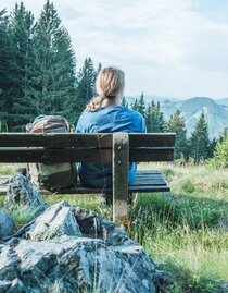 Rest bench with distant view  | © Janine Wenzel | JANINE WENZEL | © Janine Wenzel