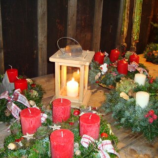Selbstgebundene Adventkränze | © ÖFM