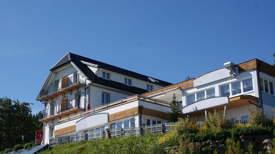 Familienhotel Berger_Außenansicht_Oststeiermark | © Familienhotel Berger
