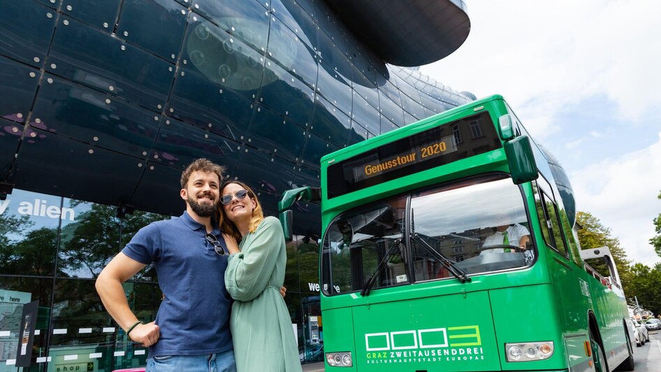 Auf zum Genuss im Cabrio Bus - Kunsthauscafe | © Graz Tourismus - Werner Krug