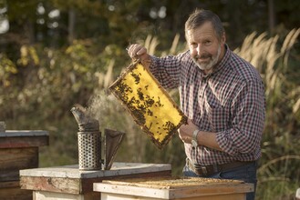 Beekeeper Kreiner_Karl_Eastern Styria | © Tourismusverband Oststeiermark