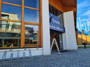 E-bike charging station in front of the spa | © Thermen- & Vulkanland