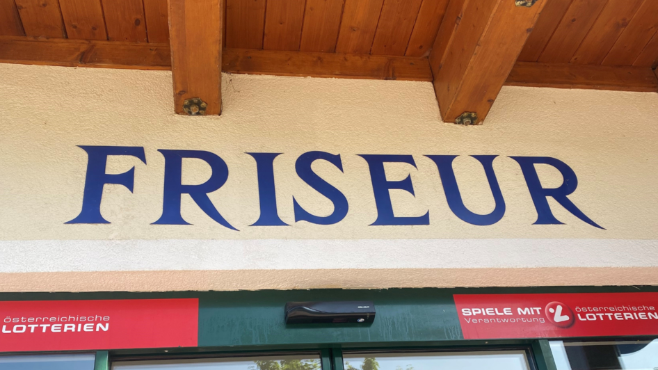 Friseur Kamm und Schere Schriftzug | © Bettina Scheck