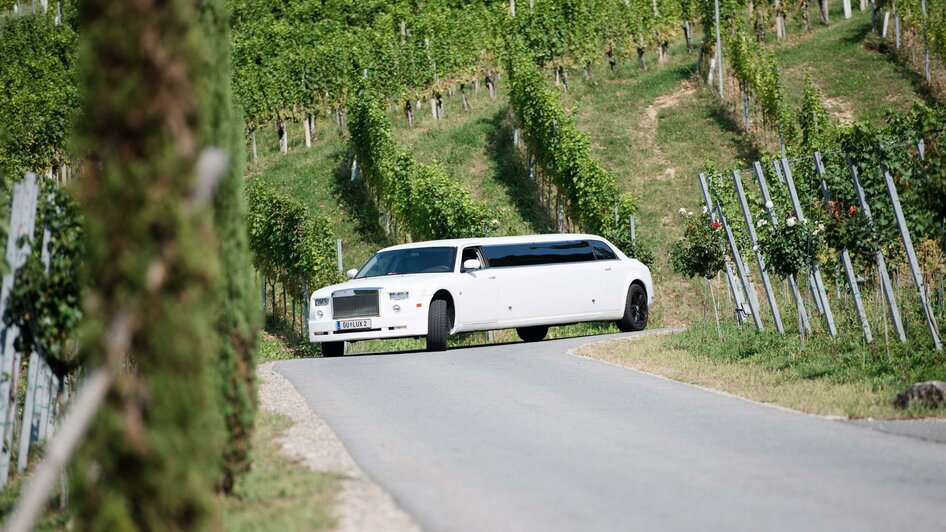 Georgiberg Hochzeit Limousine | Weingut Georgiberg | © Weingut Georgiberg Georgiberg Hochzeit Limousine | © Weingut Georgiberg