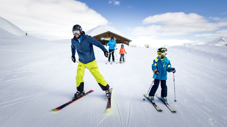 Loser Altaussee Familiengenuß skiing | TVB Ausseerland - Salzkammergut/Tom Lamm | © TVB Ausseerland - Salzkammergut/Tom Lamm Loser Altaussee Familiengenuß skifahren | © TVB Ausseerland - Salzkammergut/Tom Lamm