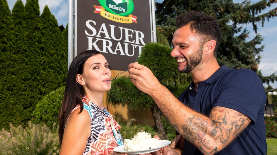 Den Geschmack des Sauerkraut probieren | © Region Graz-Harry Schiffer