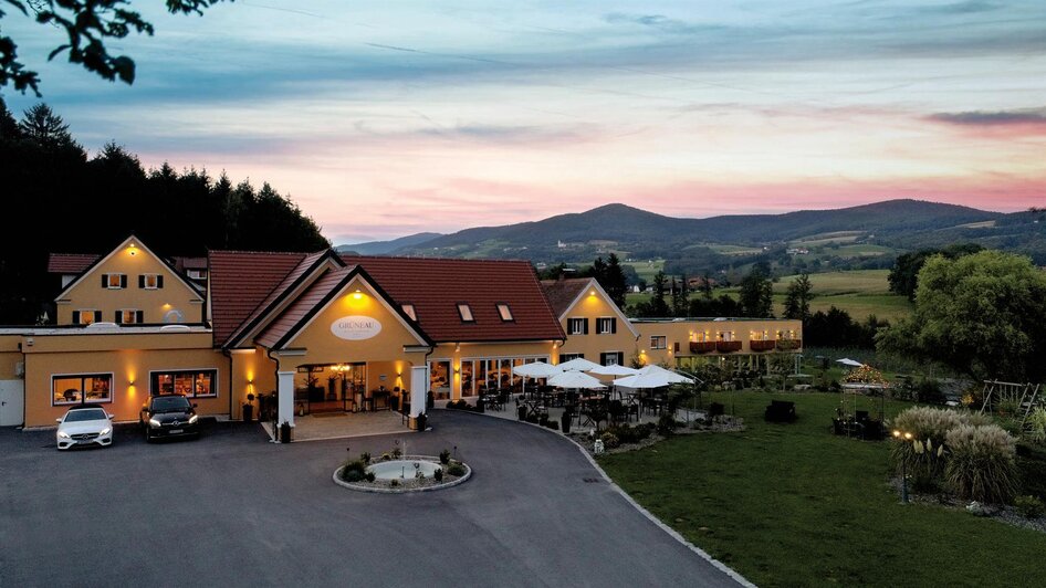 Hotel Grüne Au_Aussenansicht_Oststeiermark | © Hotel "Grüne Au"