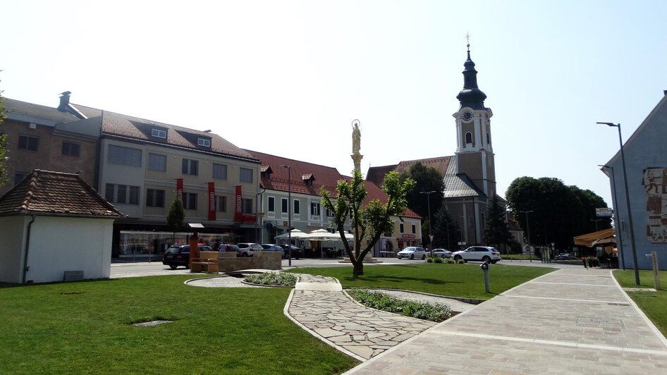 Hauptplatz mit Pfarrkirche | © Marktgemeinde Gnas