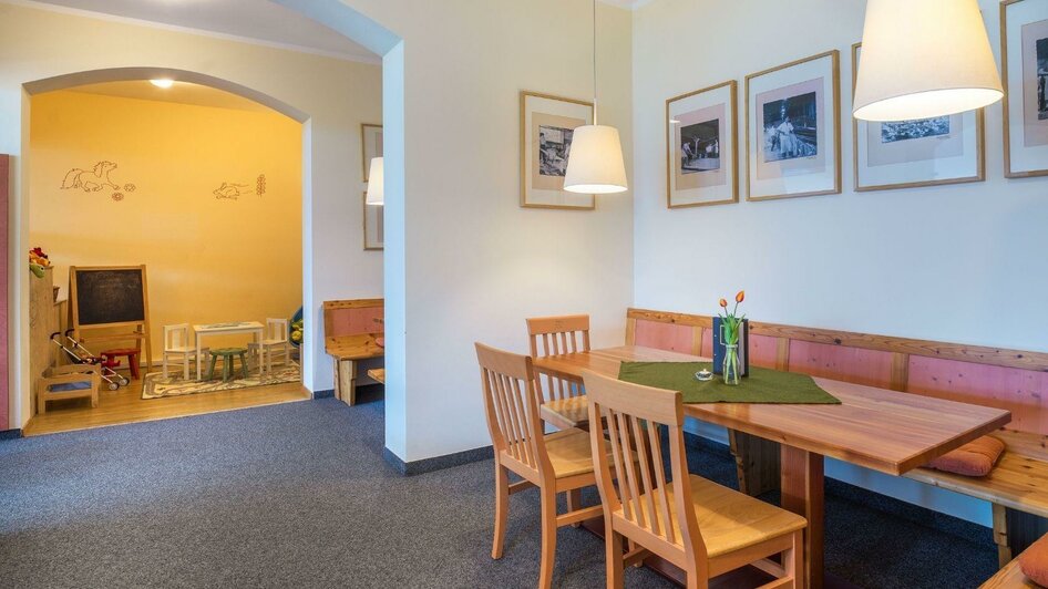 JUFA Hotel, Altaussee, Essbereich-Spielbereich | JUFA Hotels | © JUFA Hotels JUFA Hotel, Altaussee, Essbereich-Spielbereich | © JUFA Hotels