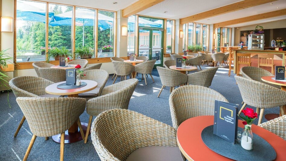 JUFA Hotel, Altaussee, Stüberl-Fensterfront | JUFA Hotels | © JUFA Hotels JUFA Hotel, Altaussee, Stüberl-Fensterfront | © JUFA Hotels