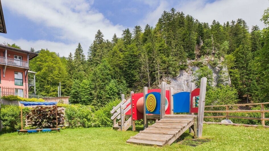 JUFA Hotel, Altaussee, Spielbereich Garten | JUFA Hotels | © JUFA Hotels JUFA Hotel, Altaussee, Spielbereich Garten | © JUFA Hotels