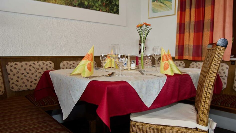 Gasthaus Herlwirt_Gastraum | © Rainer M. Fürstaller