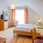 Photo of Weinr VS, Double room, bath, toilet, balcony | © karin bergmann