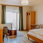 Photo of Weinreise, Junior suite, bath, toilet, balcony | © Karin Bergmann