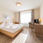 Photo of FamilientageSommer., Junior suite, shower, toilet, living room/bedroom | © Hotel Grimmingblick