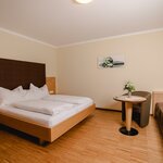 Bild von Vierbettzimmer, Dusche oder Bad, Balkon