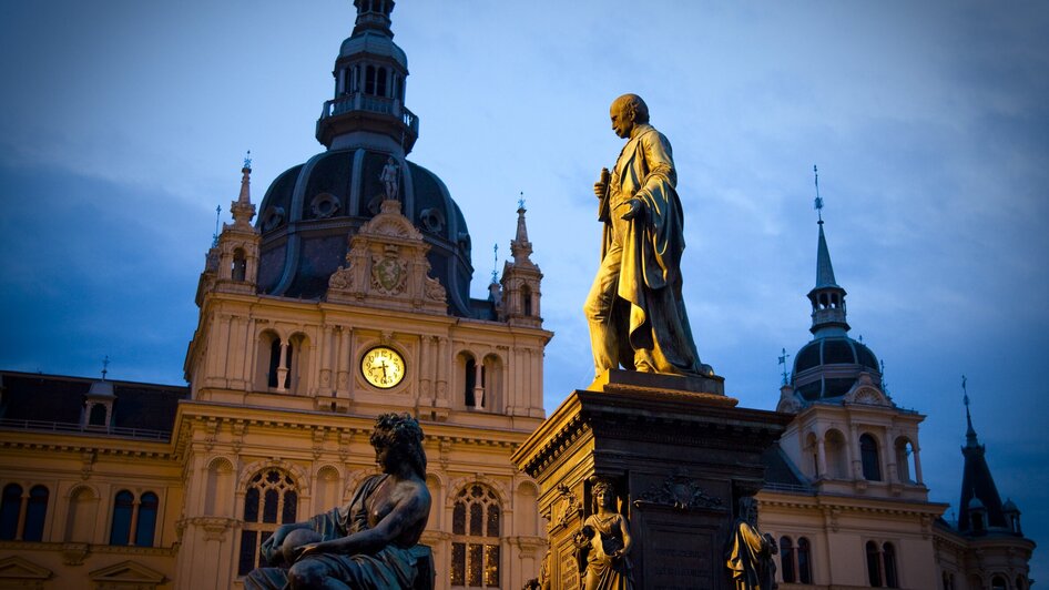 Hauptplatz Graz mit dem Rathaus in späthistoristischem Stil