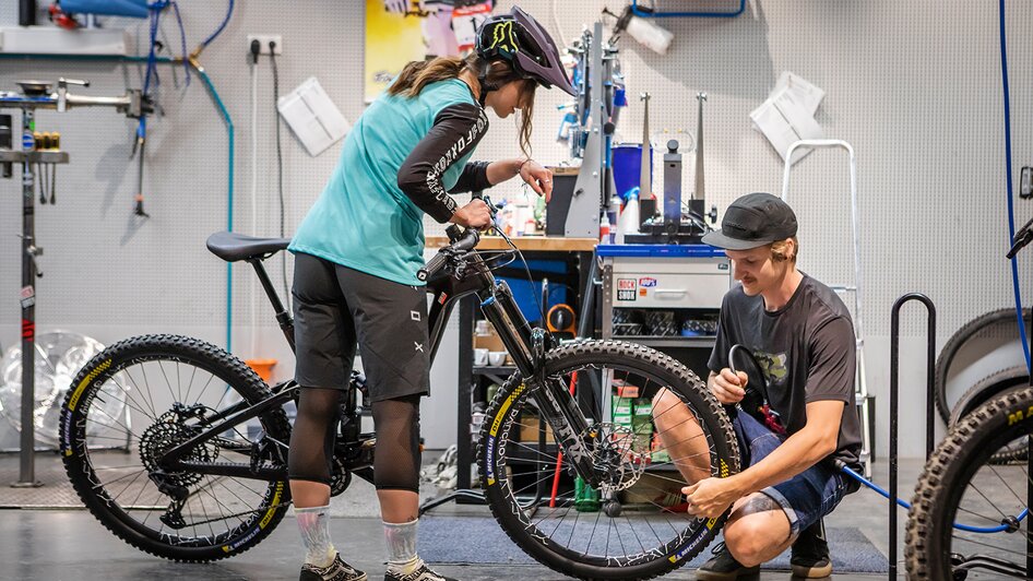 Bründl Sports Bikeworld Schladming Radservice | © Roland Haschka