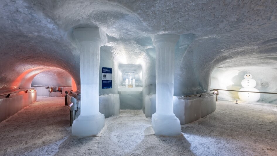 Erforsche den Gletscher - Dachstein Eispalast | © Harald Steiner