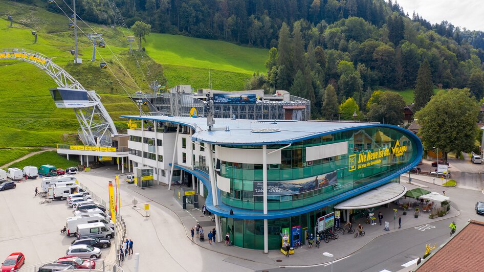 Der Planet Planai, die neue Talstation der Planai Hauptseilbahn mit der modernen 10er Gondel