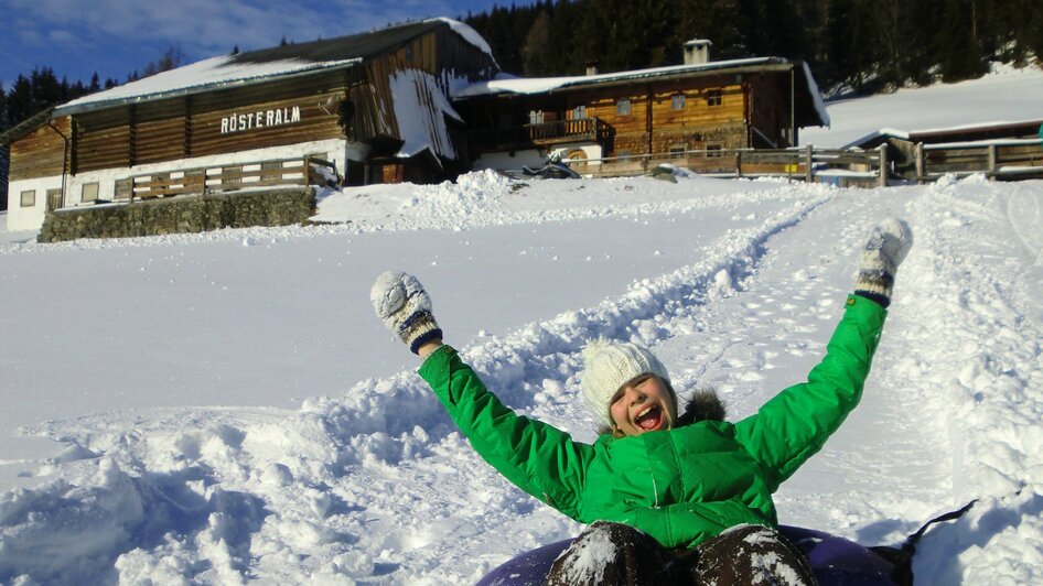 Snowtubing | © Walcher, Stoanerhof Rösteralm - Impression #2.19 | © Walcher, Stoanerhof