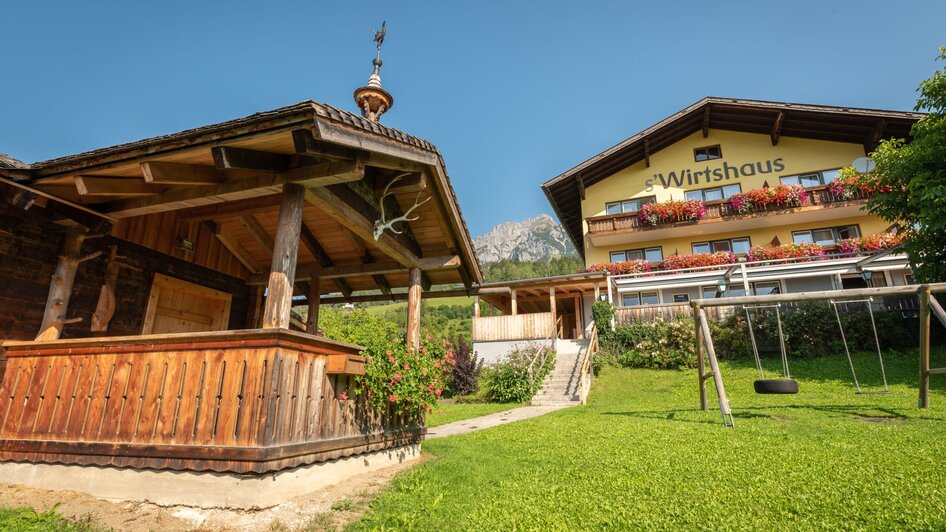s'Wirtshaus mit Gartenhaus und Kinderspielplatz | © s'Wirtshaus