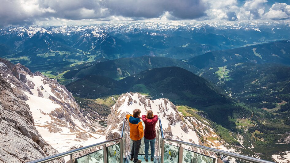 Treppe ins Nichts am Dachsteingletscher