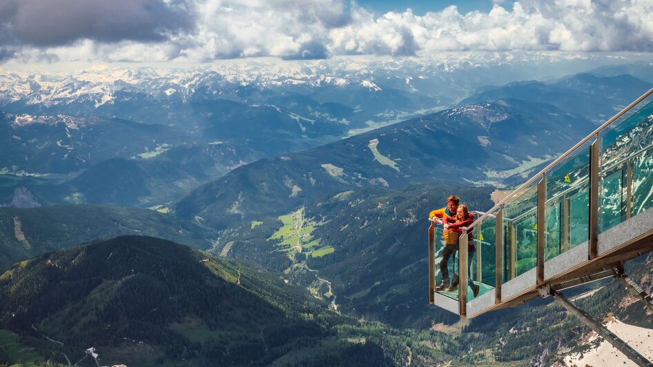 Treppe ins Nichts am Dachsteingletscher